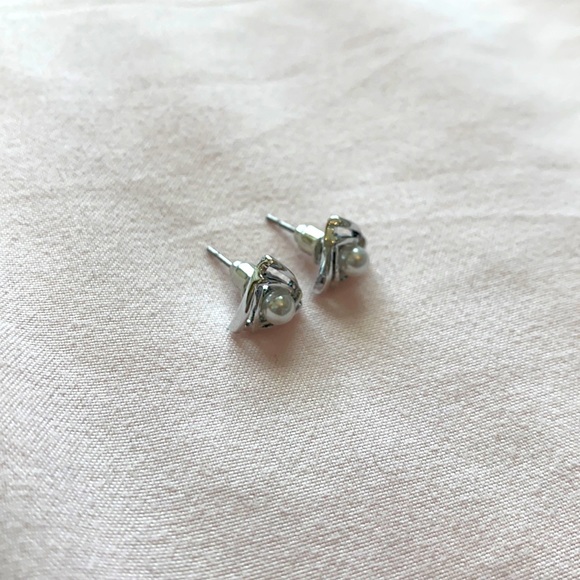 triangle pearl earrings - Picture 2 of 2